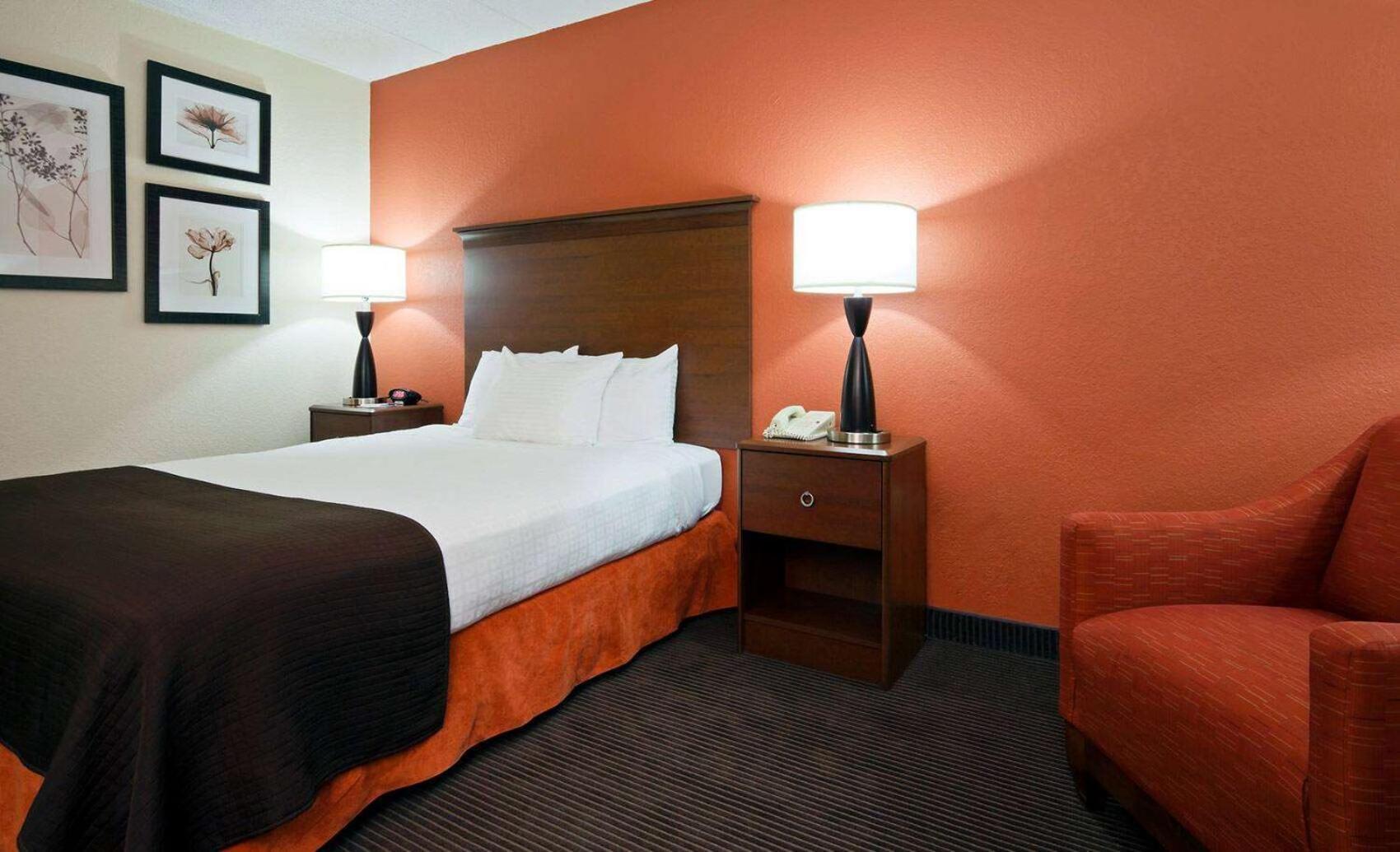 Americinn By Wyndham Манитовок Экстерьер фото
